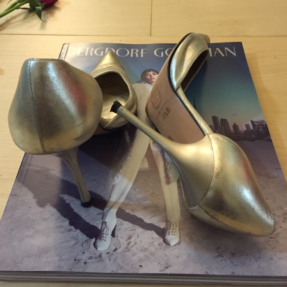 🌼2.HP🌼 Charles David Gold Stiletto Heels - Picture 3 of 4