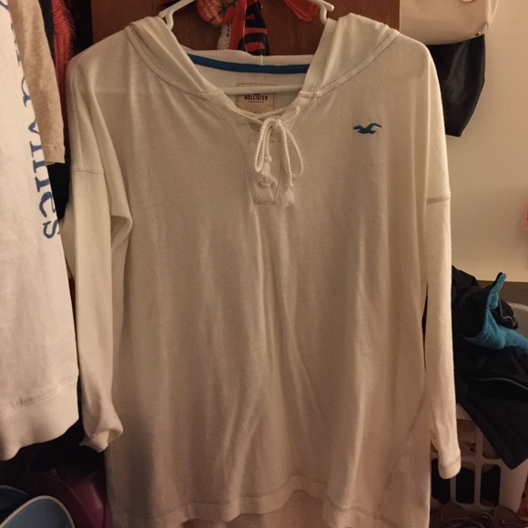 Hollister mid sleeved shirt