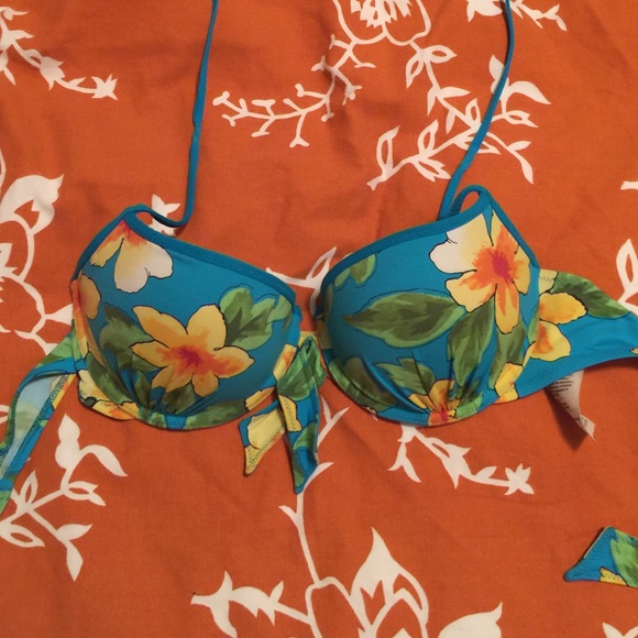 Hollister bikini top.