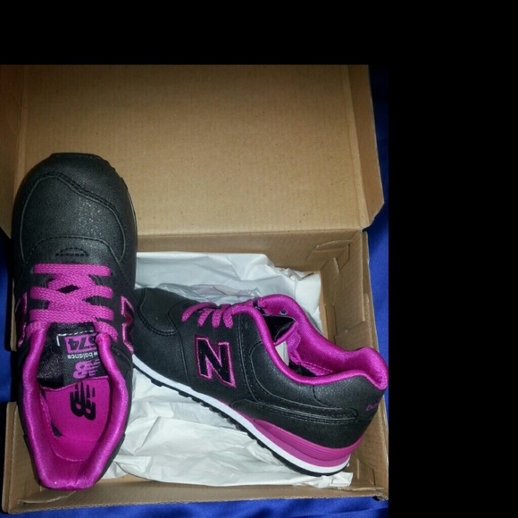 Girl's sneakers! I want to SHIP THESE TOMORROW!