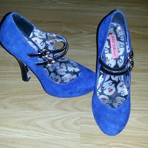 Betsy Johnson blue pumps (tease)