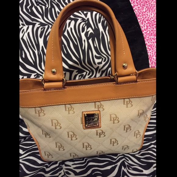 Dooney & Bourke handbag ✨Sale✨Authentic