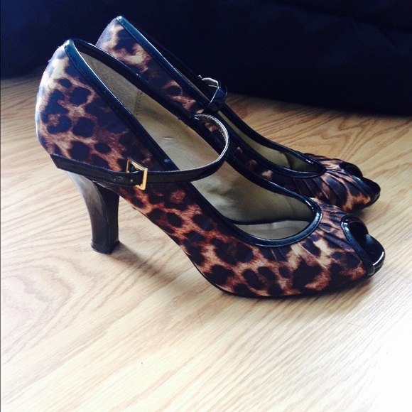 Leopard print heels!
