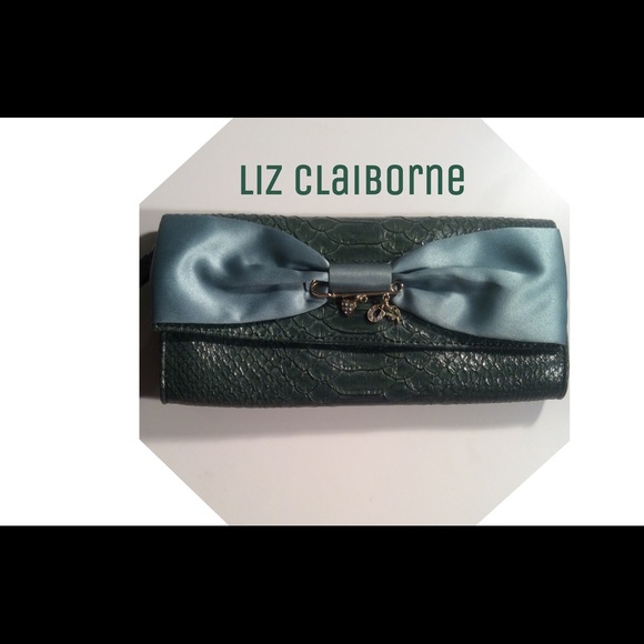 Liz Claiborne bow clucth/wristlet