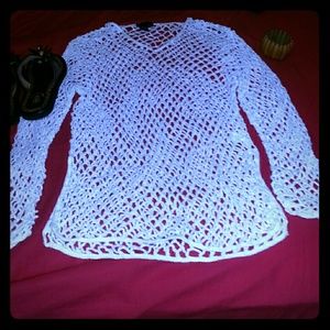 White crocheted/knitted top