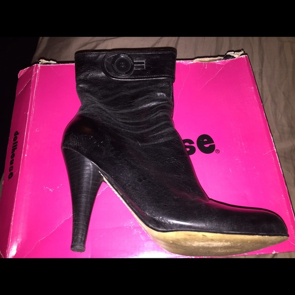 Boots - Picture 4 of 4