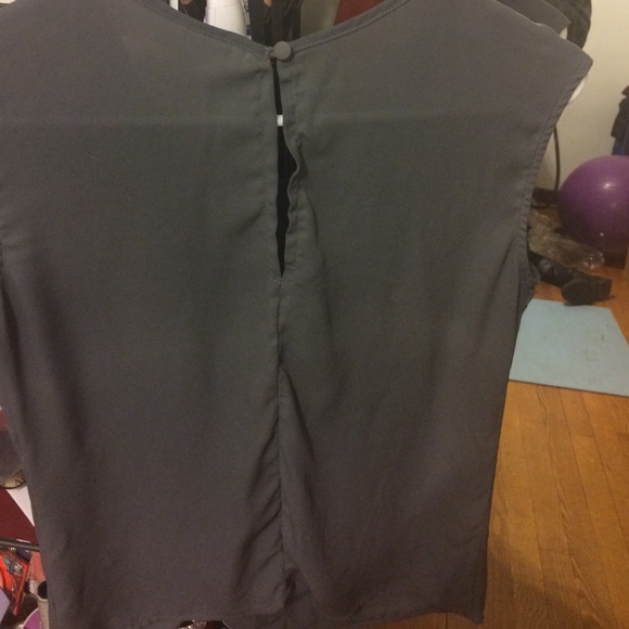 Grey top - Picture 4 of 4