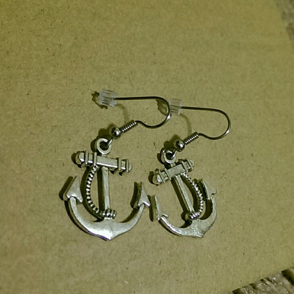 SOLD******Anchor and wheel earings - Picture 2 of 4