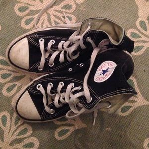 Black and white converse high tops make offers!!(: