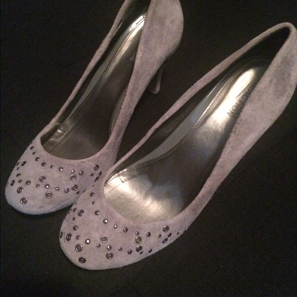 Kenneth Cole Gray Suede Heels.