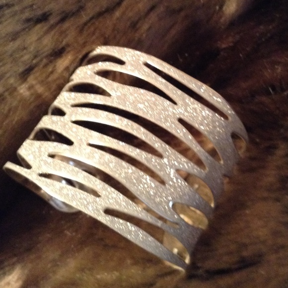 Glitter cuff bracelet - Picture 1 of 4