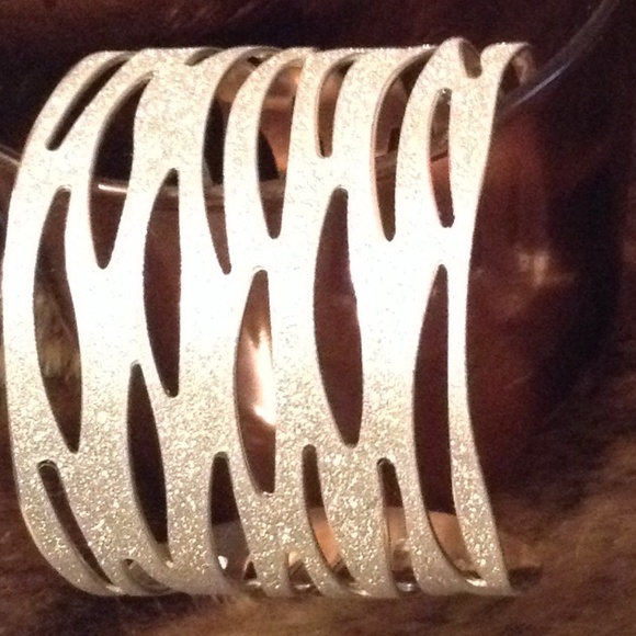 Glitter cuff bracelet - Picture 3 of 4
