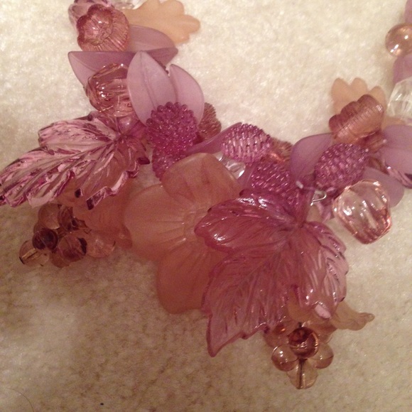 Vintage purple grape and leaf necklace - Picture 2 of 2