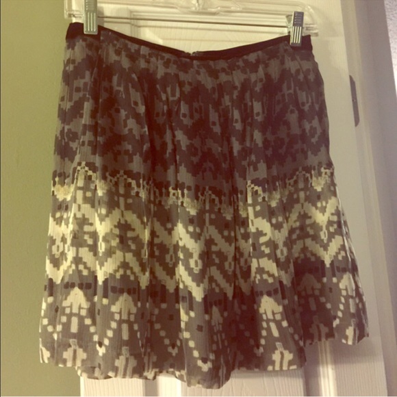 Gorgeous Charlotte Ronson 100% silk print skirt!! - Picture 3 of 4