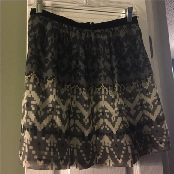 Gorgeous Charlotte Ronson 100% silk print skirt!! - Picture 4 of 4