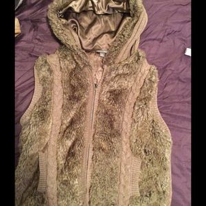 Brown vest. Size XL.