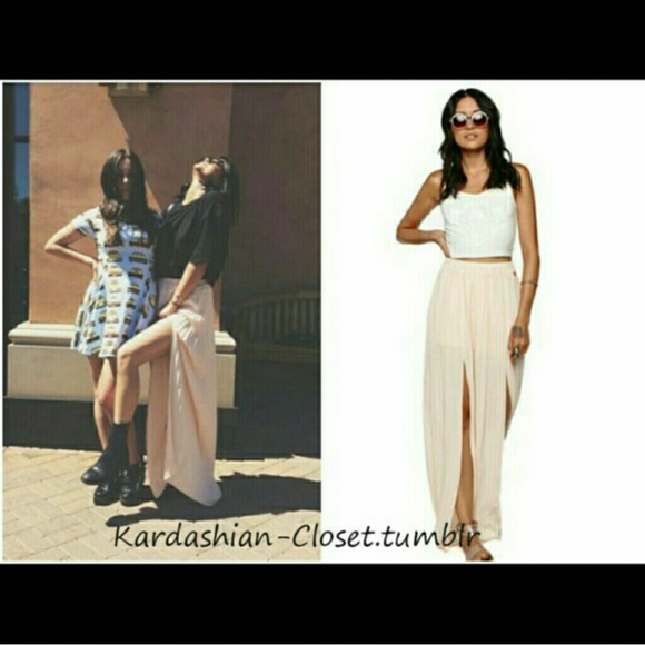 Kendall & Kylie Dresses & Skirts - RARE Kendall & Kylie Pacsun Pleated Maxi Skirt