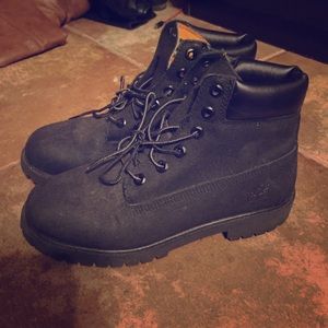 Black tims / timberlands size 6.5 in men 8.5 wm