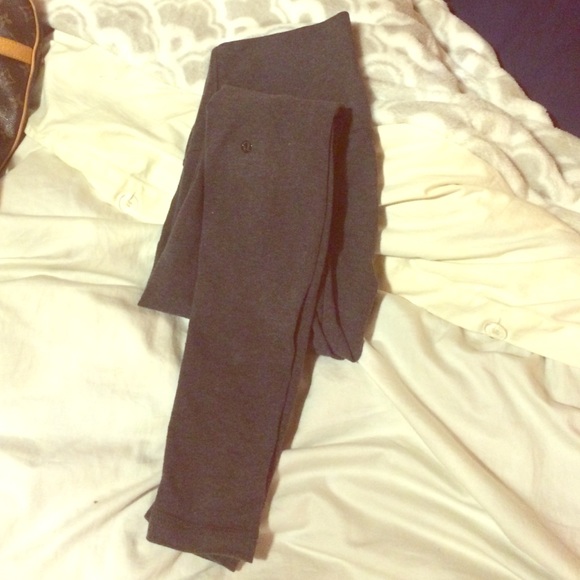 Roll down heathered black wunder under pant