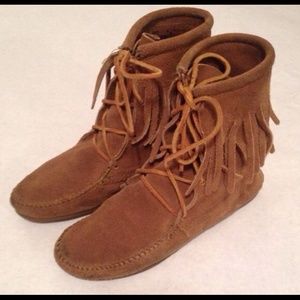 MiNNETONKA booties