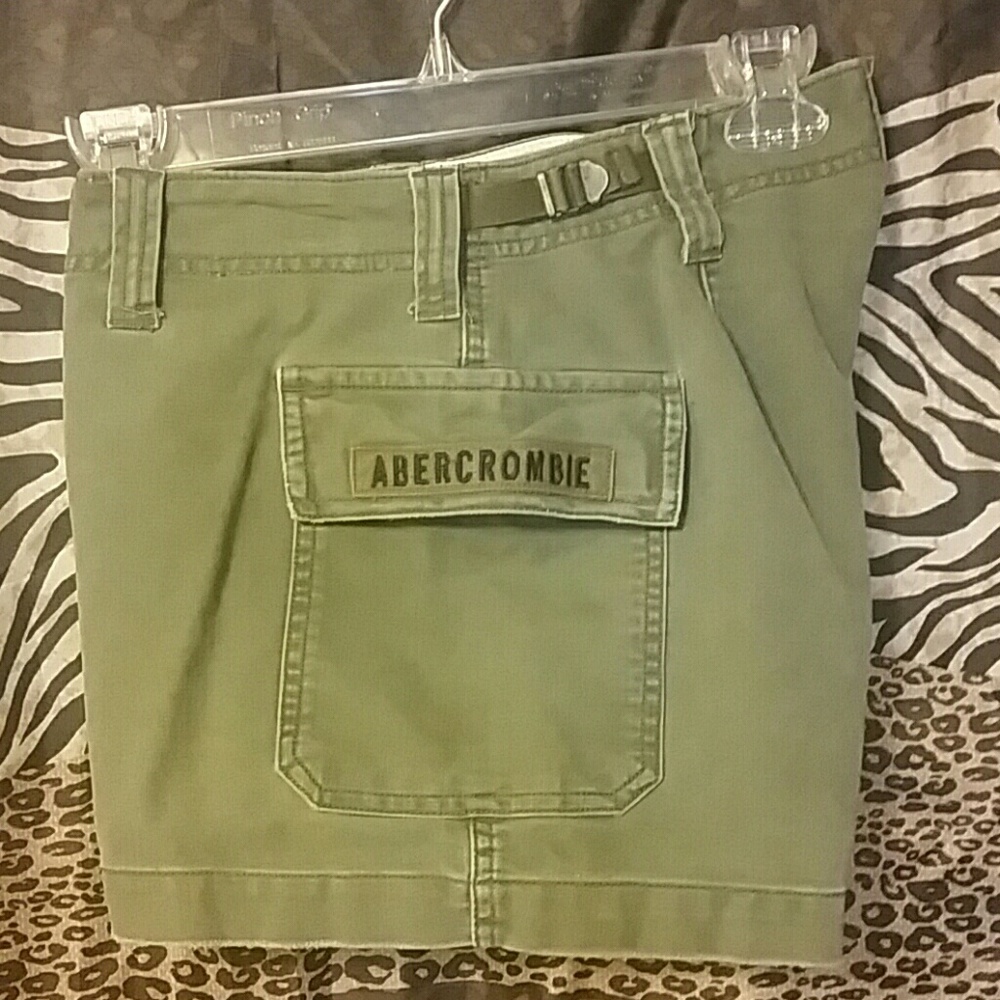 Abercrombie & Fitch khaki shorts size 4
