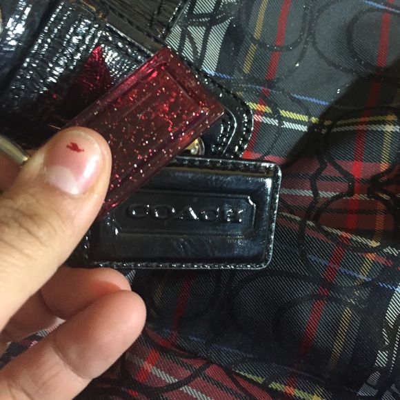 Coach purse. Willing to negotiate price. - Picture 3 of 4