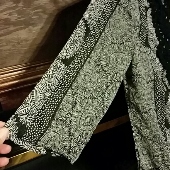 Reduced Blouse - Picture 3 of 3