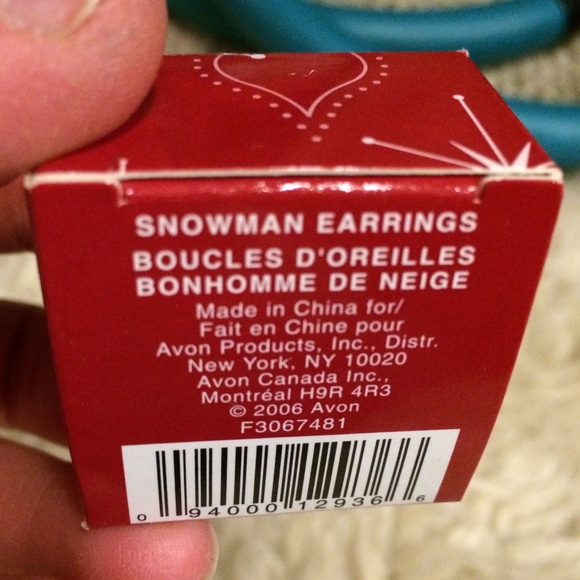 SOLD IN BUNDLE Vintage Avon Snowman Earrings - Picture 4 of 4