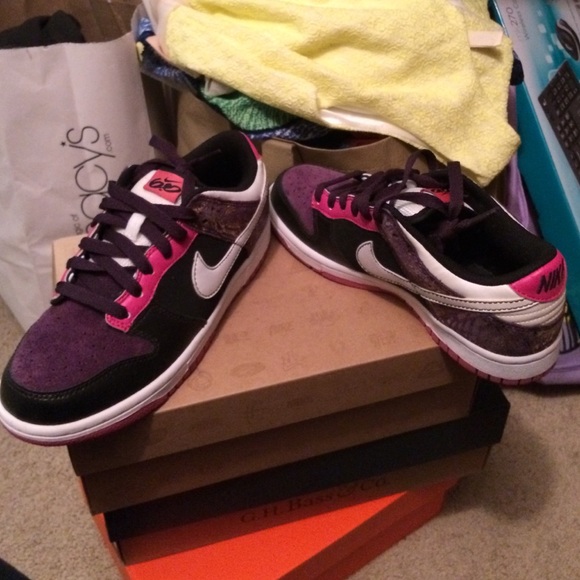 Nike Shoes - Nike Vandal lows