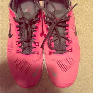 Pink nike free 5