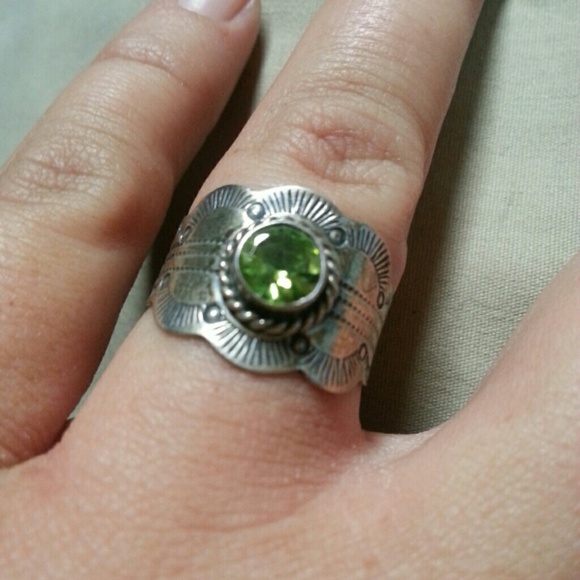 Sterling Silver Green Peridot ring sz7.5