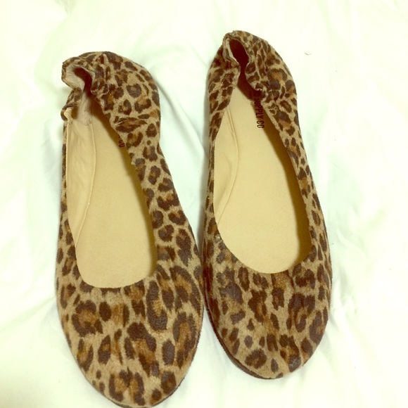 Cheetah print flats 💛💛
