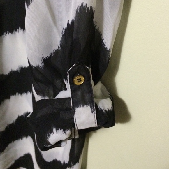 Almost famous chevron blouse - Picture 3 of 4