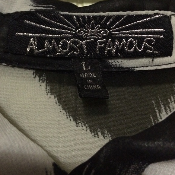 Almost famous chevron blouse - Picture 4 of 4