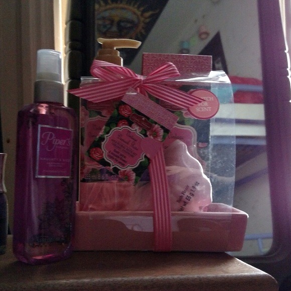 **SOLD** Fragrance kit BRAND NEW