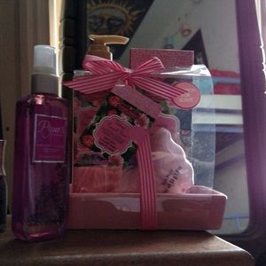 **SOLD** Fragrance kit BRAND NEW