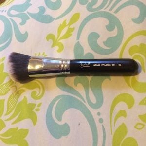 Sigma F84 Angled Kabuki Makeup Brush