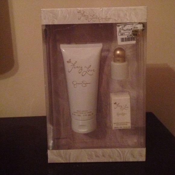 Jessica Simpson Fancy love lotion and perfume set