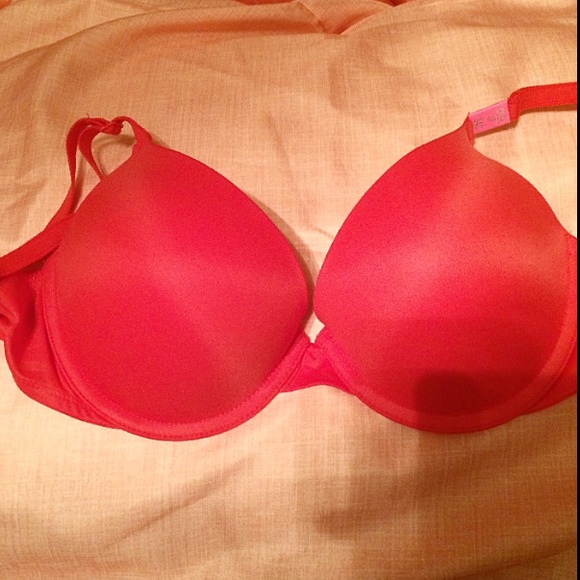 Brand New 34C Victoria Secret Push Up Bra