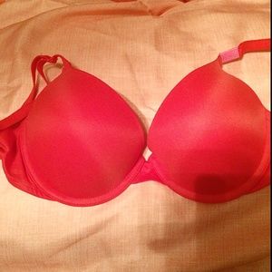 Brand New 34C Victoria Secret Push Up Bra