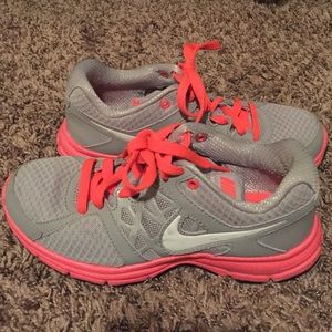 Nike air relentless 2 women's pink and grey