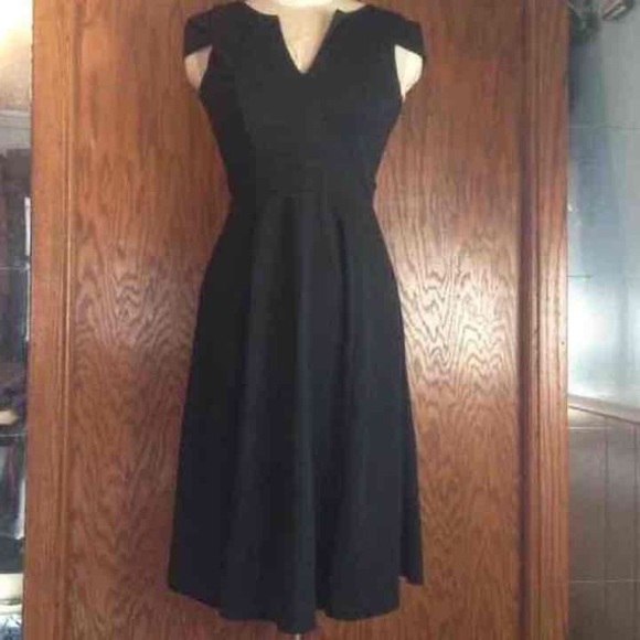 🚫SOLD🚫Black cap-sleeve, circle skirt dress - Picture 2 of 4