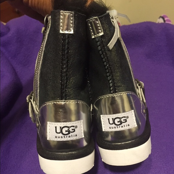 Ugg Toddler Blaise Boot Metallic Silver and Black - Picture 3 of 4