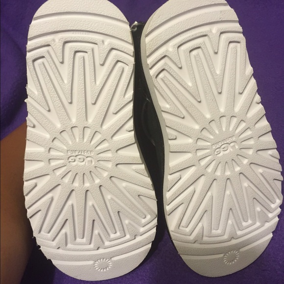 Ugg Toddler Blaise Boot Metallic Silver and Black - Picture 4 of 4