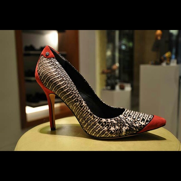 Rachel Roy pumps used