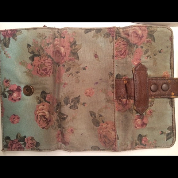 ••SOLD••Tillys || floral wallet - Picture 3 of 4