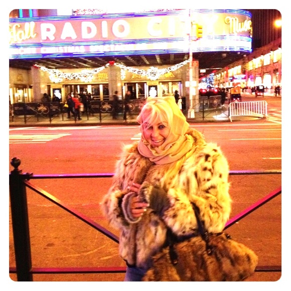 Real fur white jacket , gucci bag coyote fur