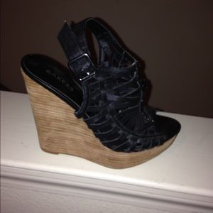 Black woven wedges with buckle