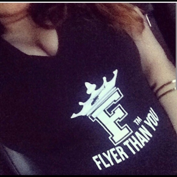 FTYAPPAREL V neck