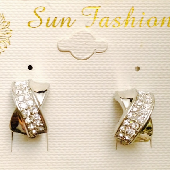 New Silver Tone Stud Earrings